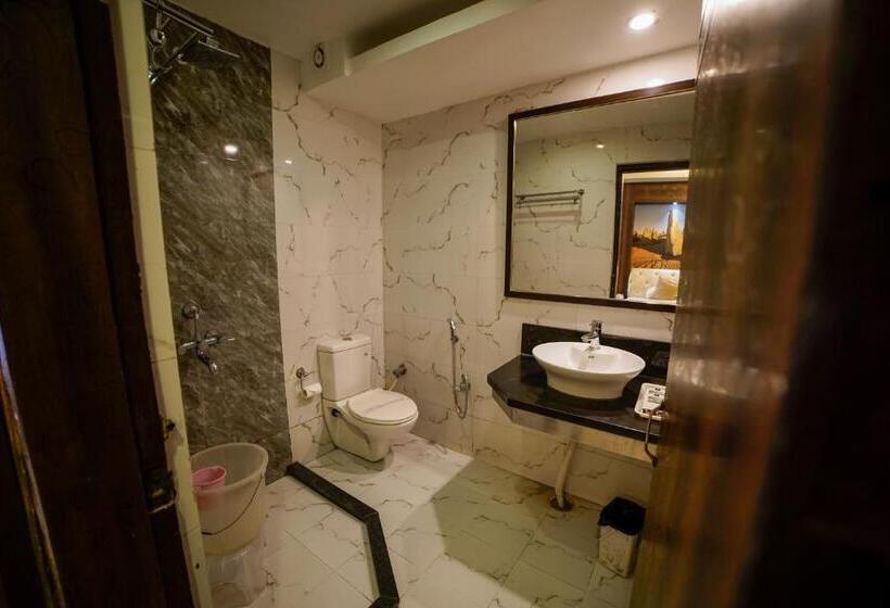 디럭스 패밀리 룸, Rajpur Heights