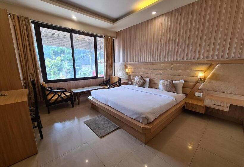 디럭스 트리플 룸, Rajpur Heights