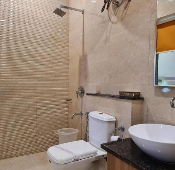 스탠다드 룸 킹사이즈 침대, Rajpur Heights