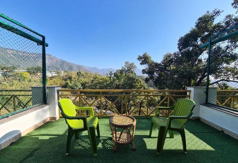 스탠다드 룸 킹사이즈 침대, Rajpur Heights