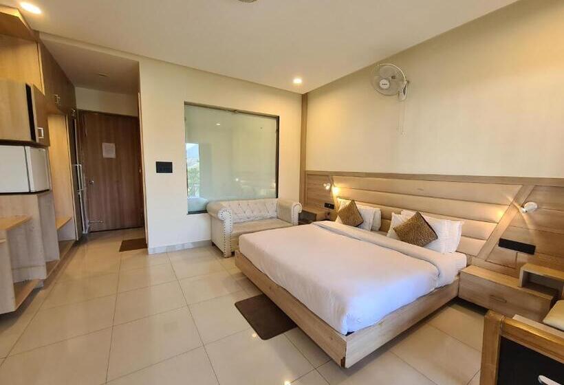 스탠다드 룸 킹사이즈 침대, Rajpur Heights