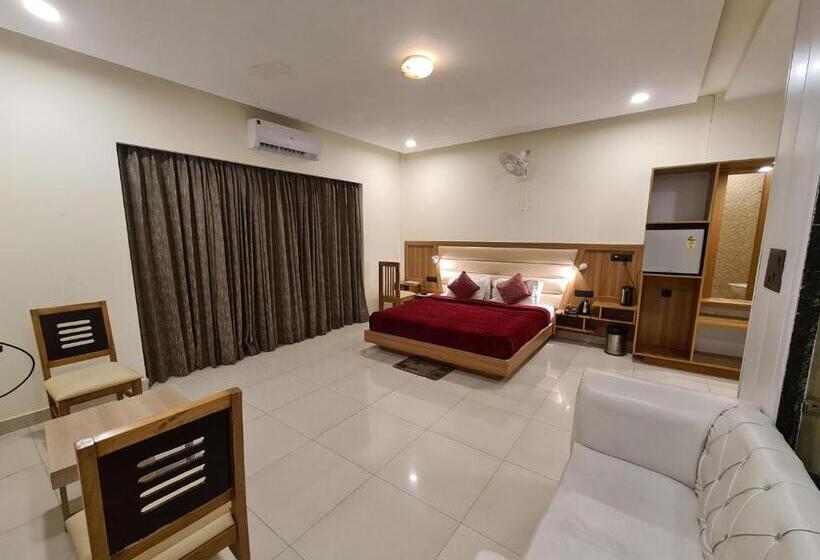 스탠다드 룸 킹사이즈 침대, Rajpur Heights