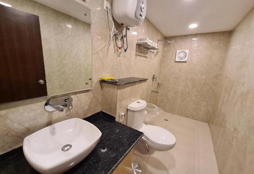 패밀리 스위트, Rajpur Heights