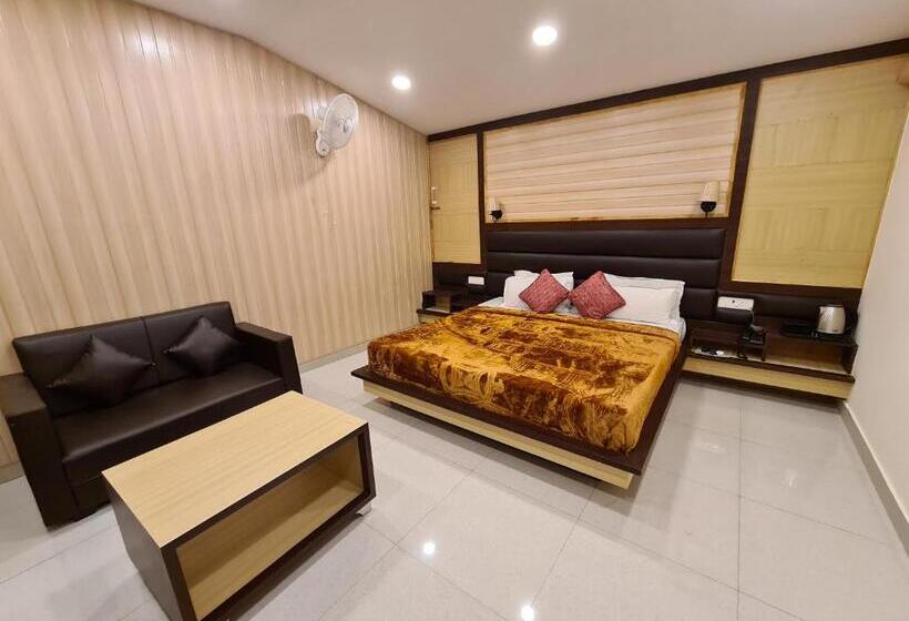 패밀리 스위트, Rajpur Heights