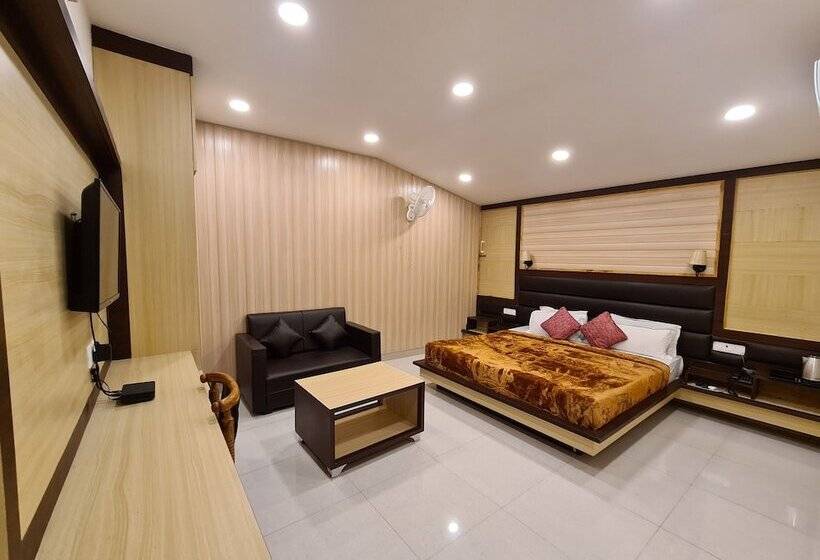 패밀리 스위트, Rajpur Heights