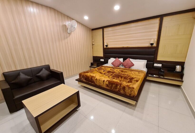 패밀리 스위트, Rajpur Heights