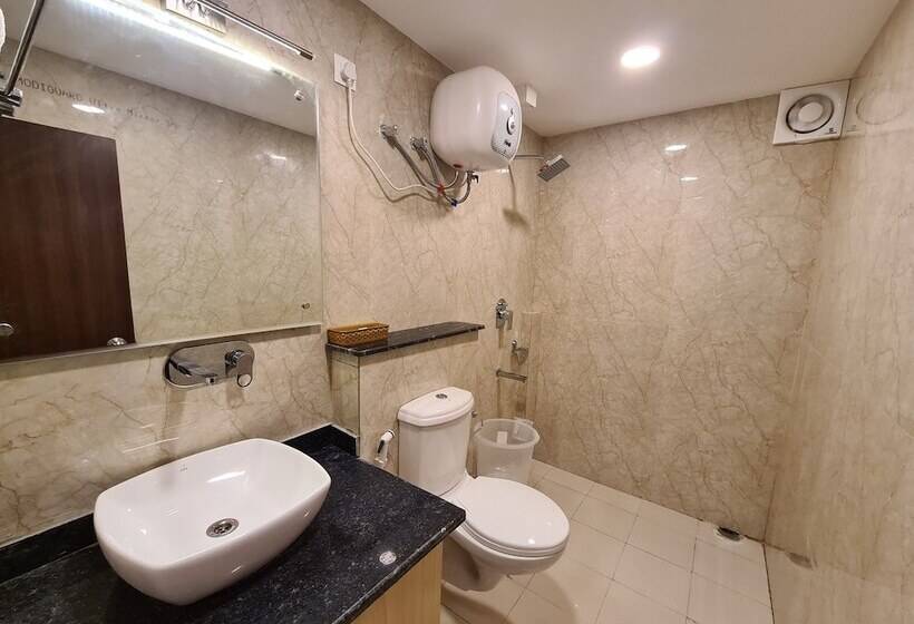 패밀리 스위트, Rajpur Heights