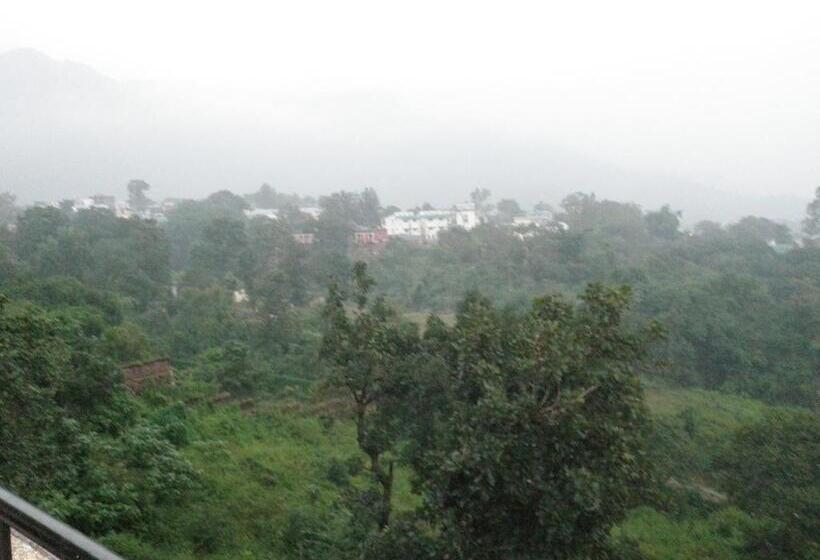 스탠다드 룸 킹사이즈 침대, Rajpur Heights