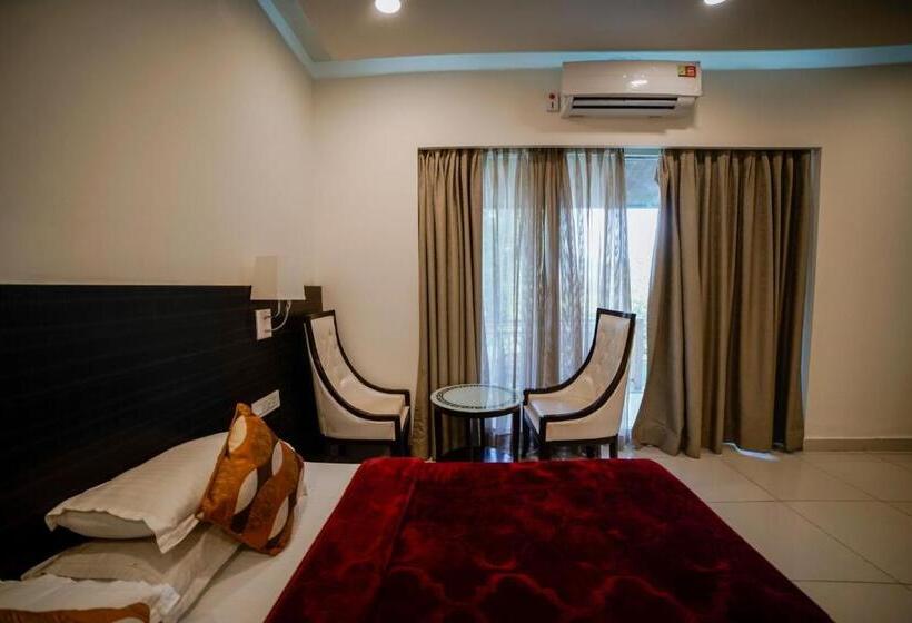 스탠다드 룸 킹사이즈 침대, Rajpur Heights