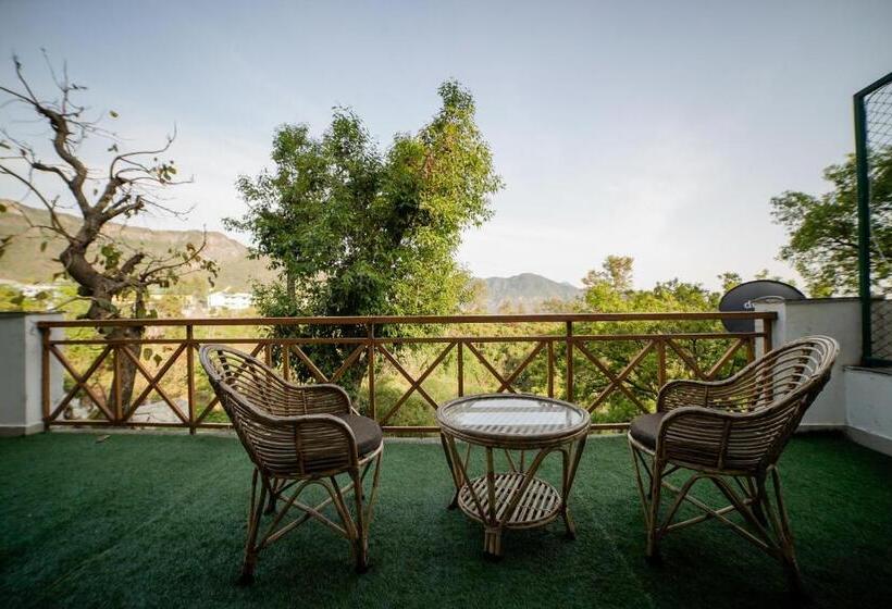 스탠다드 룸 킹사이즈 침대, Rajpur Heights