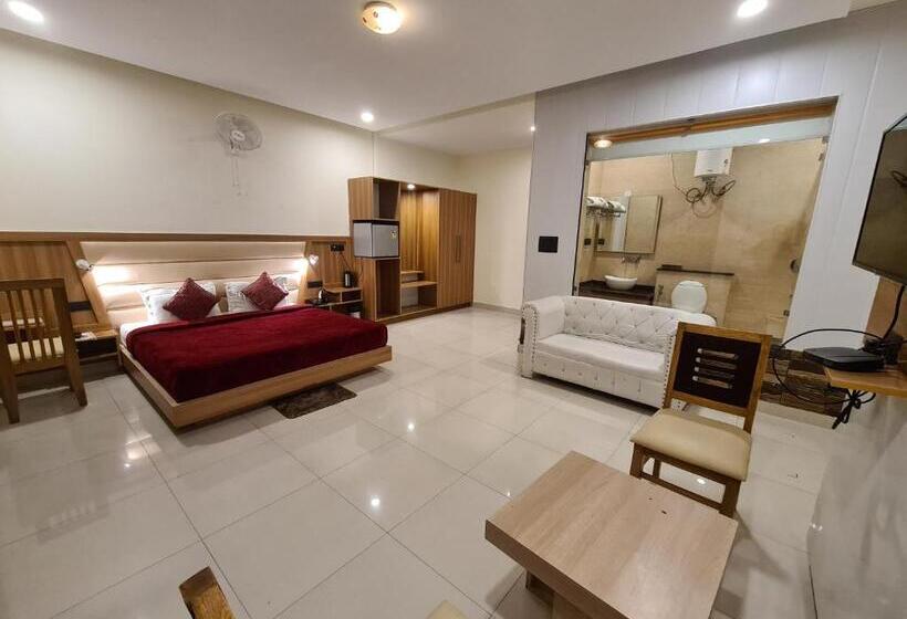 스탠다드 룸 킹사이즈 침대, Rajpur Heights