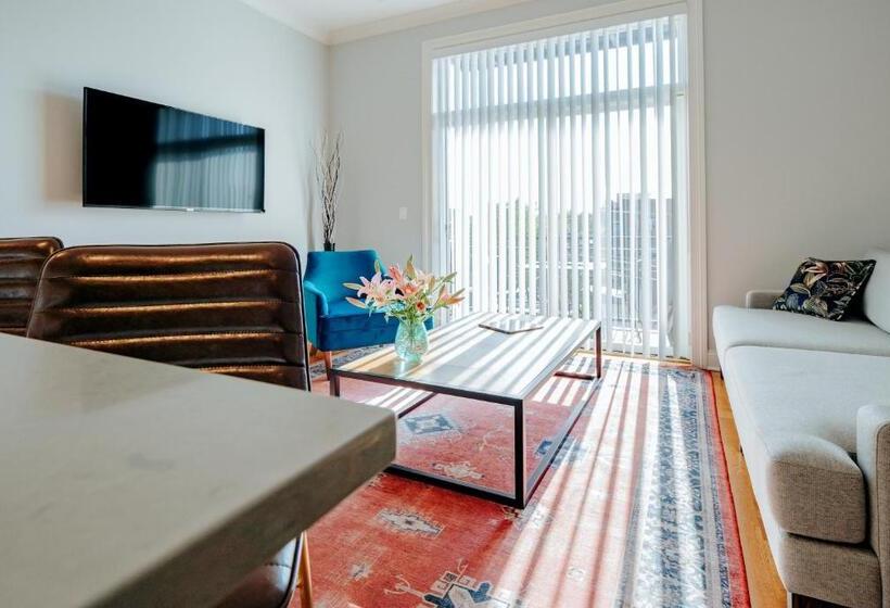 סוויטה, The Guesthouse