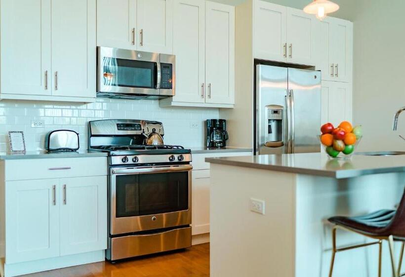 جناح غرفتين نوم, The Guesthouse