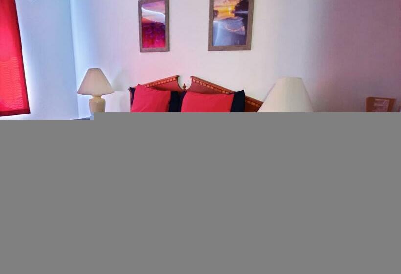 غرفة إقتصادية, Model Towne Inn