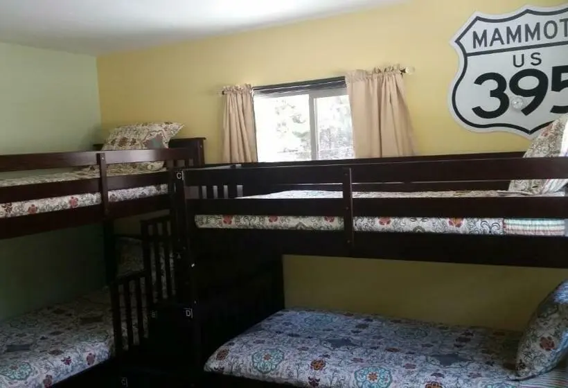 ルームシェアのワンベッド, Moderne Hostel