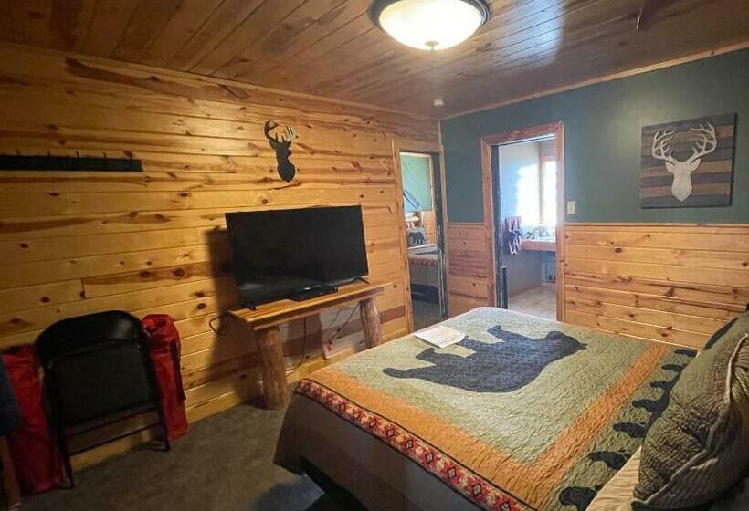 Номер Deluxe, The Fishing Bear Lodge