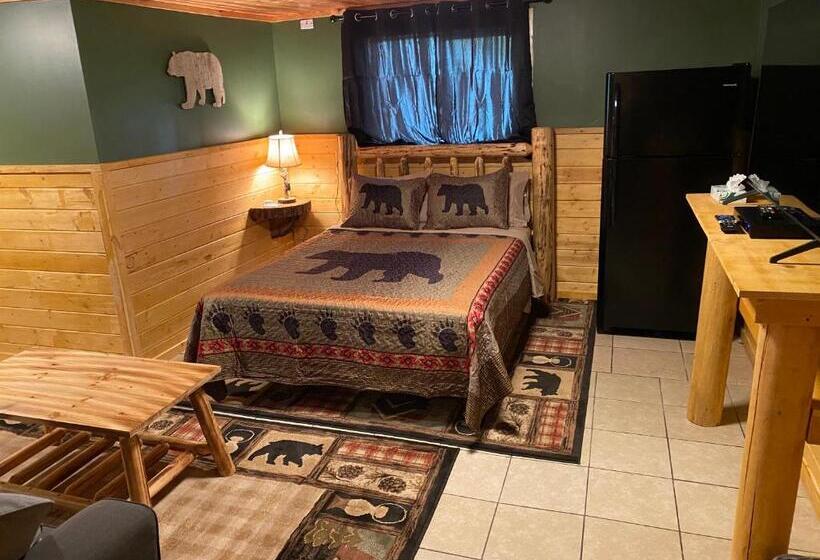 جناح عائلي, The Fishing Bear Lodge