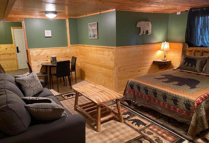 Family Suite, The Fishing Bear Lodge