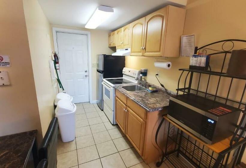 침실 2개 아파트, Sandbox Motel