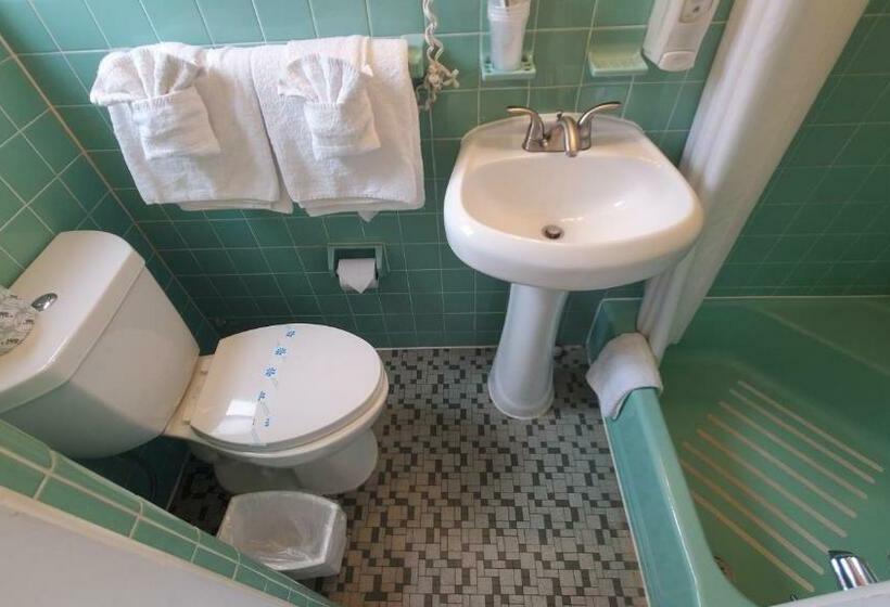 디럭스 룸, Sandbox Motel