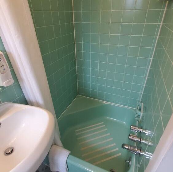 디럭스 룸, Sandbox Motel