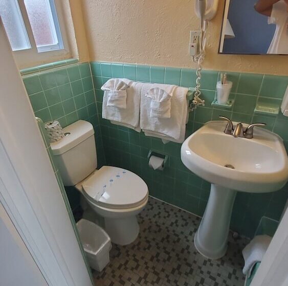 디럭스 룸, Sandbox Motel