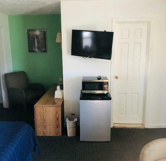 Camera Standard, Woodridge Motel
