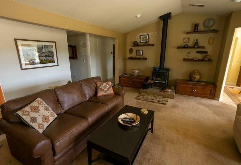 침실 3개 주택, Red Tail Ranch