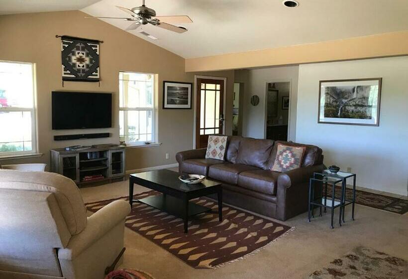 침실 3개 주택, Red Tail Ranch