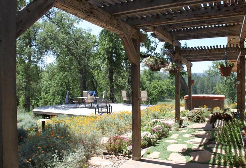 침실 3개 주택, Red Tail Ranch