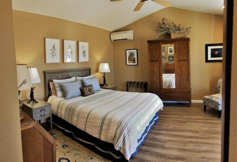 스탠다드 방갈로 정원 전망, Red Tail Ranch