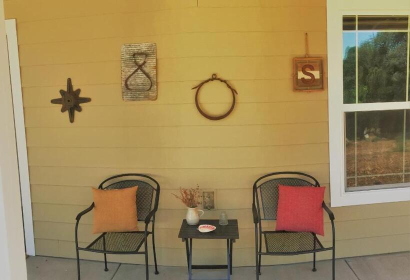 스탠다드 방갈로 정원 전망, Red Tail Ranch