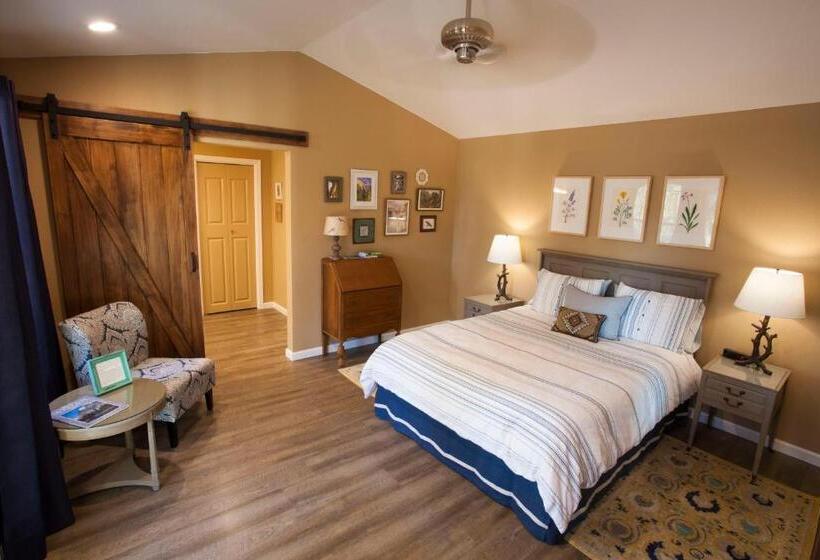 스탠다드 방갈로 정원 전망, Red Tail Ranch