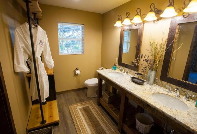 스탠다드 방갈로, Red Tail Ranch