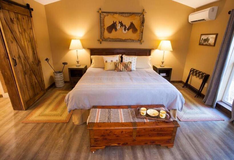 스탠다드 방갈로, Red Tail Ranch