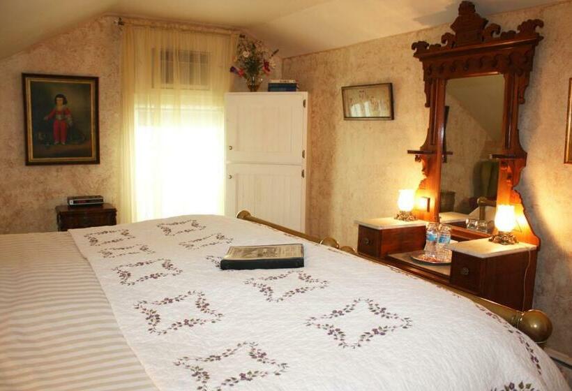 Номер Deluxe Кровать Кинг, The White House Inn