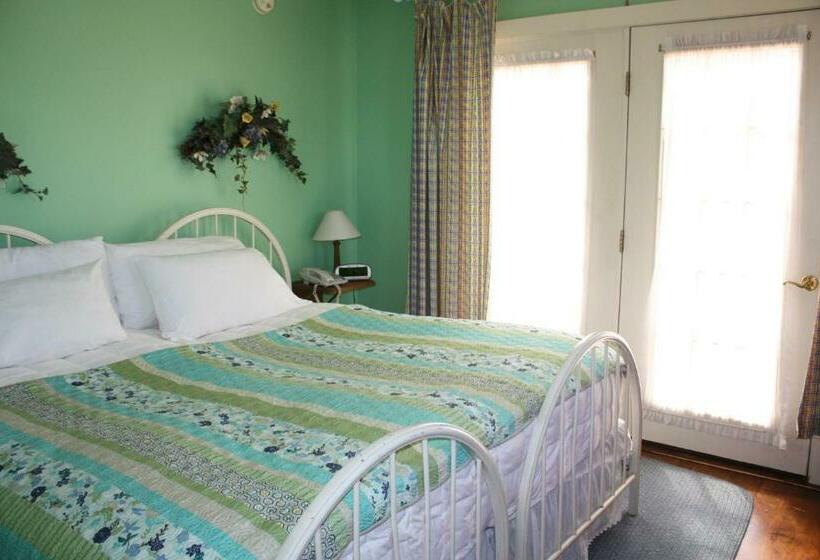 带大床的豪华间, The White House Inn