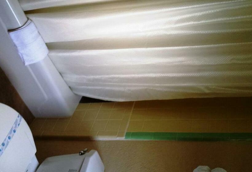 غرفه قياسيه سريرين مزدوجين, Campbell Motel