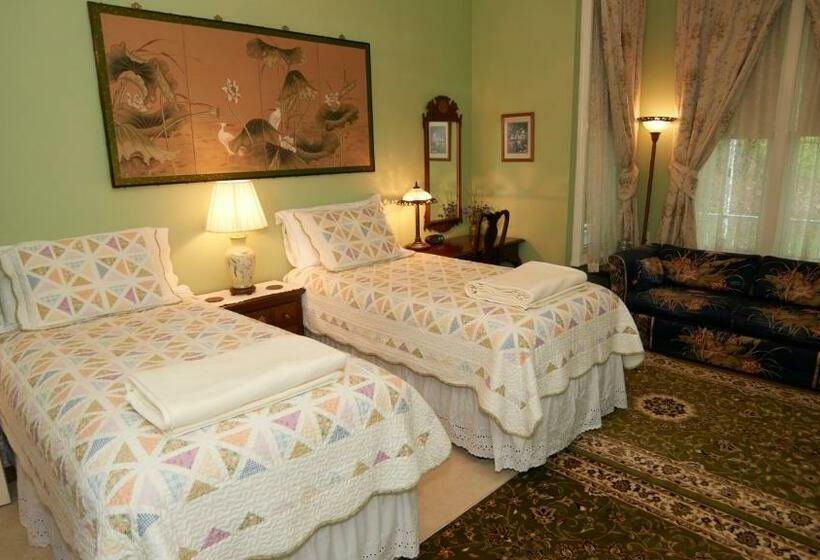 جناح سرير كينج, Center Harbor Sutton House B & B