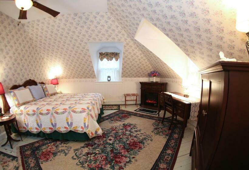 带大床的套房, Center Harbor Sutton House B & B