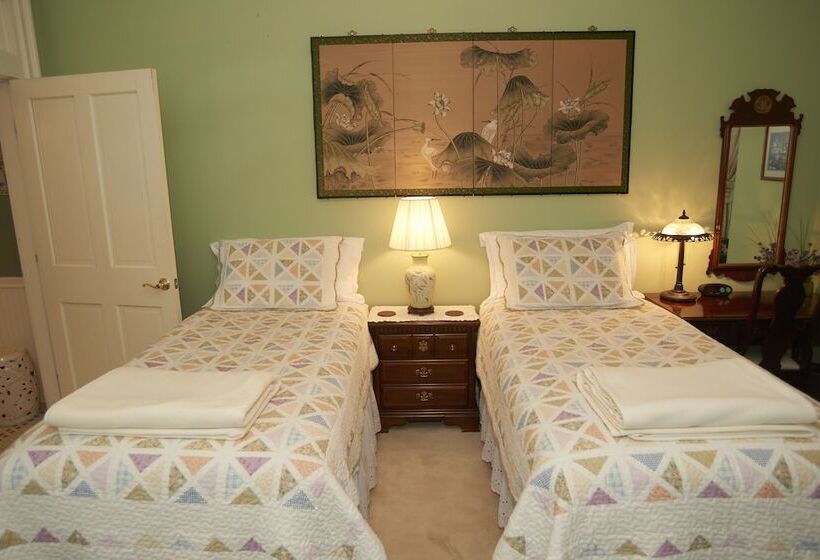 جناح سرير كينج, Center Harbor Sutton House B & B