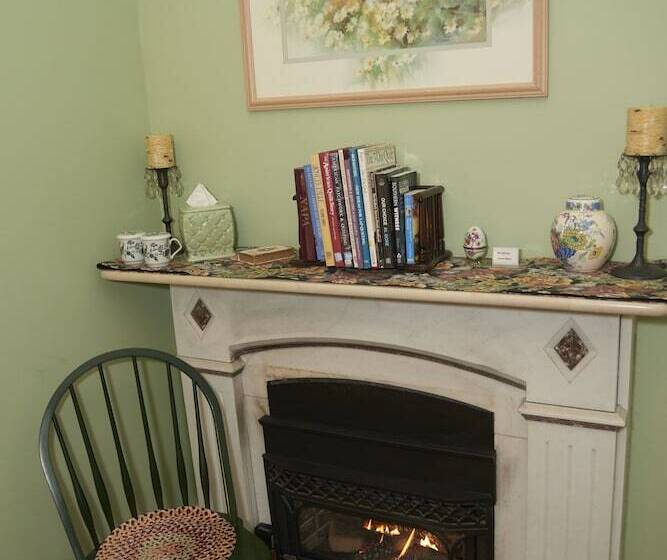 جناح سرير كينج, Center Harbor Sutton House B & B