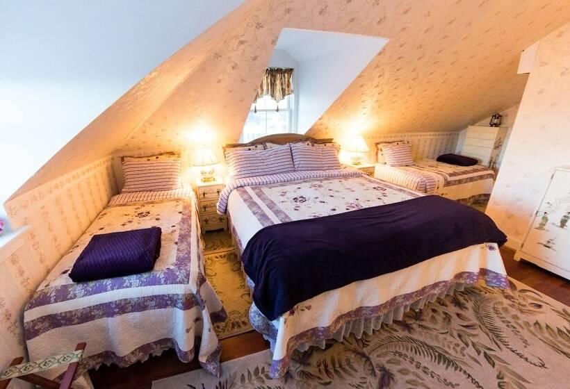 جناح سرير كينج, Center Harbor Sutton House B & B