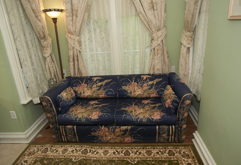 带大床的套房, Center Harbor Sutton House B & B
