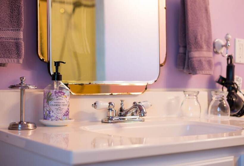 جناح سرير كينج, Center Harbor Sutton House B & B