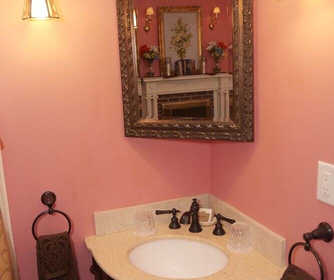 جناح سرير كينج, Center Harbor Sutton House B & B