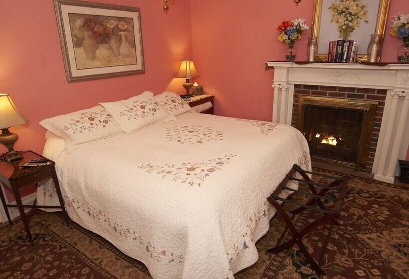 带大床的套房, Center Harbor Sutton House B & B