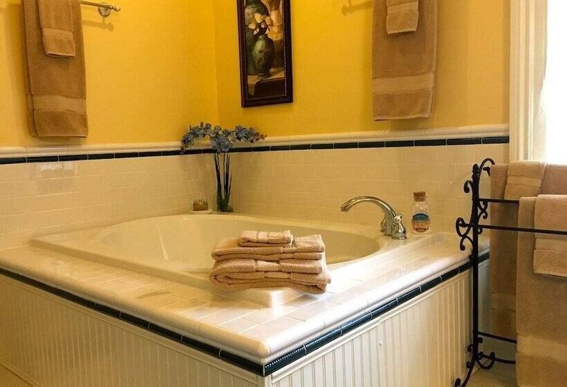 جناح سرير كينج, Center Harbor Sutton House B & B