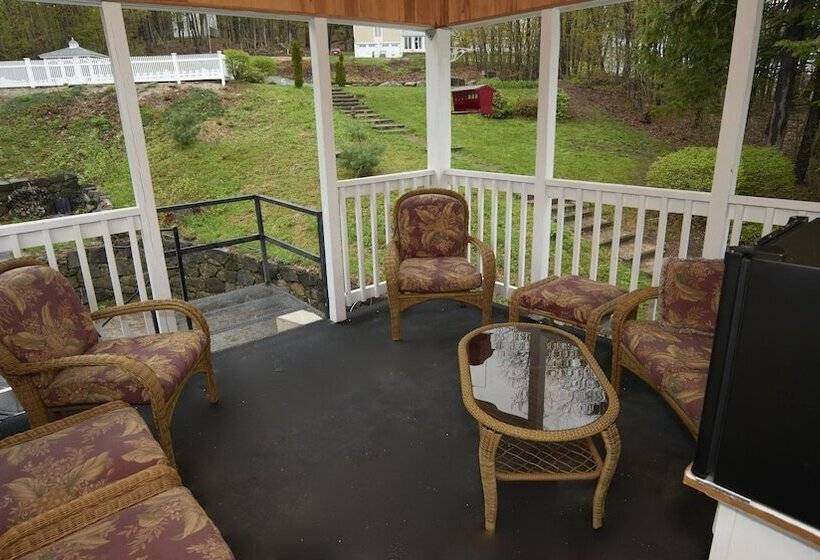 جناح سرير كينج, Center Harbor Sutton House B & B