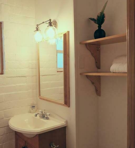 سوییت, Lake Front Cabins